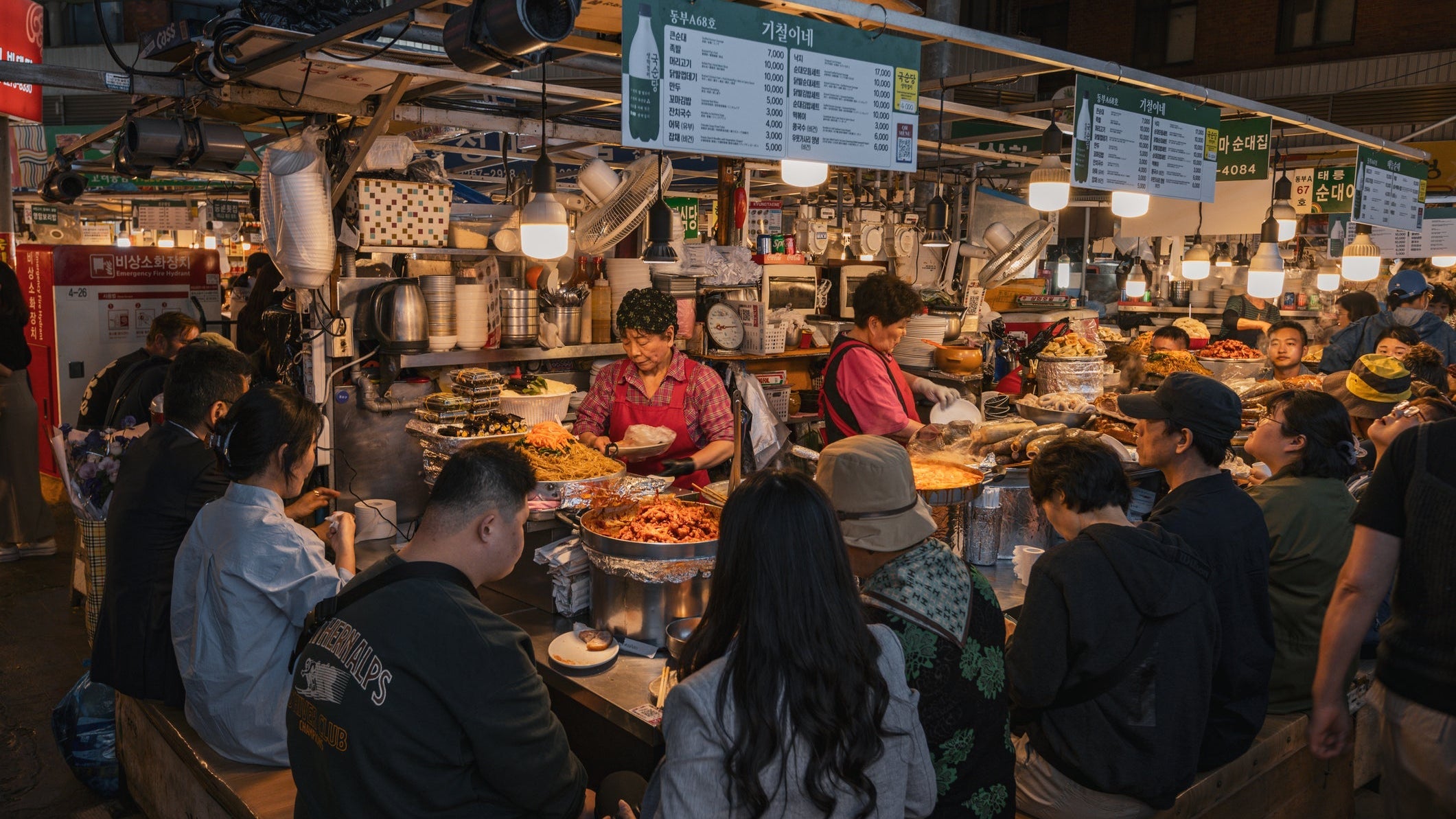 Gwangjang Market: Seoul’s Night Bites, Textiles, and Timeless Energy