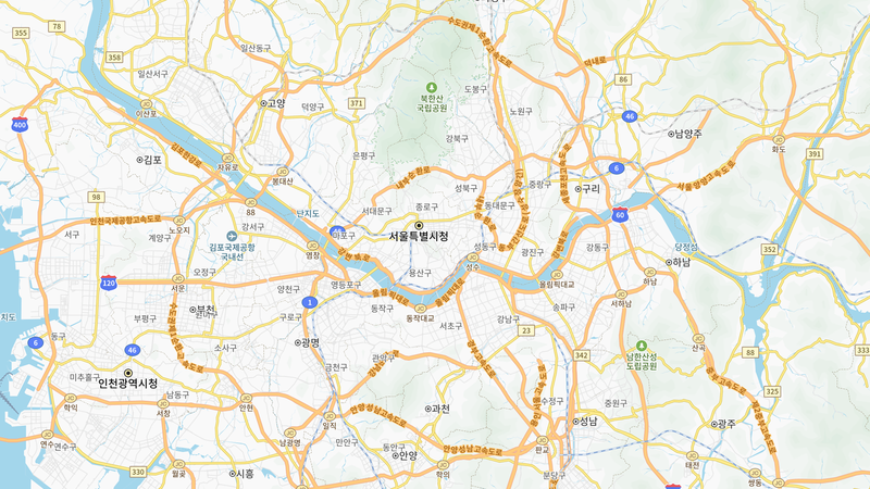 漢江が街を貫いて流れる、ソウルと京畿道を表示した韓国の地図アプリ画面