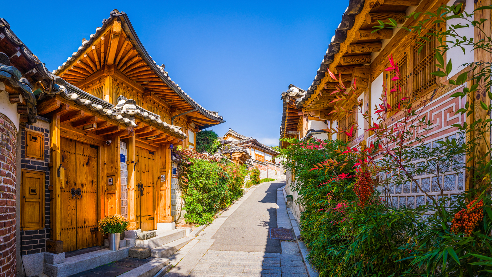 How to Spend a Perfect Day in Bukchon Hanok Village: Cafes, Crafts & Culture