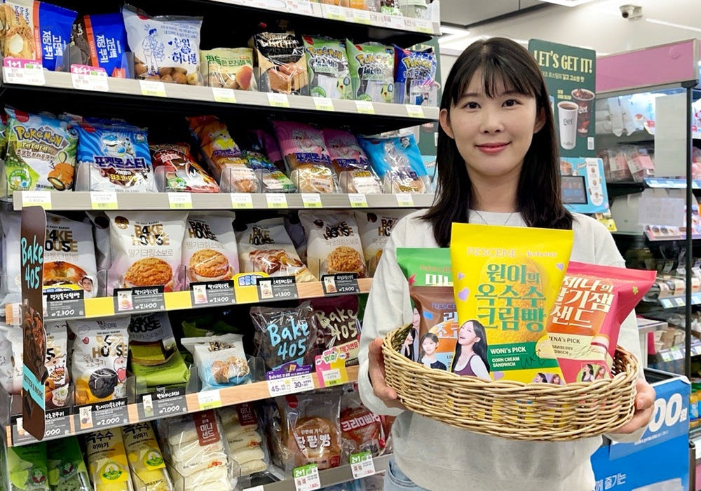 RESCENE bread at CU: a basket of BAKE405 RESCENE breads held up in front of a convenience store bread shelf