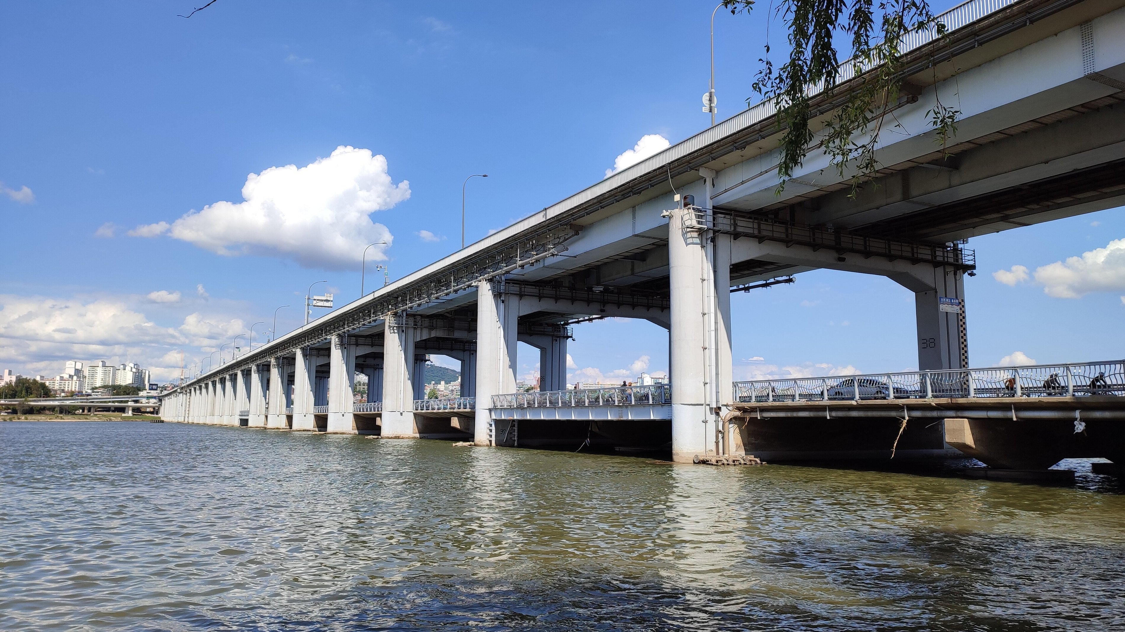 Banpo Bridge and the low Jamsu Bridge over the Han River in Seoul on a clear autumn day, a favorite running crossing