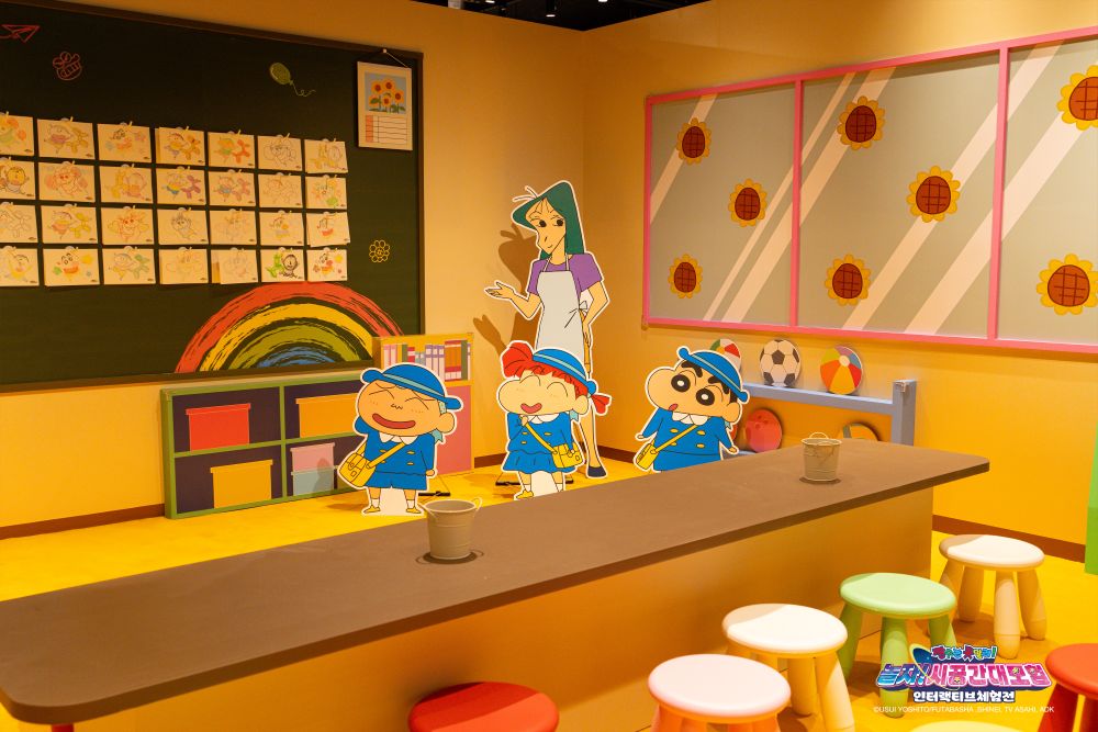 Crayon Shin-chan exhibition in Seoul: the Futaba Kindergarten classroom set with Shin-chan and friends in yellow light