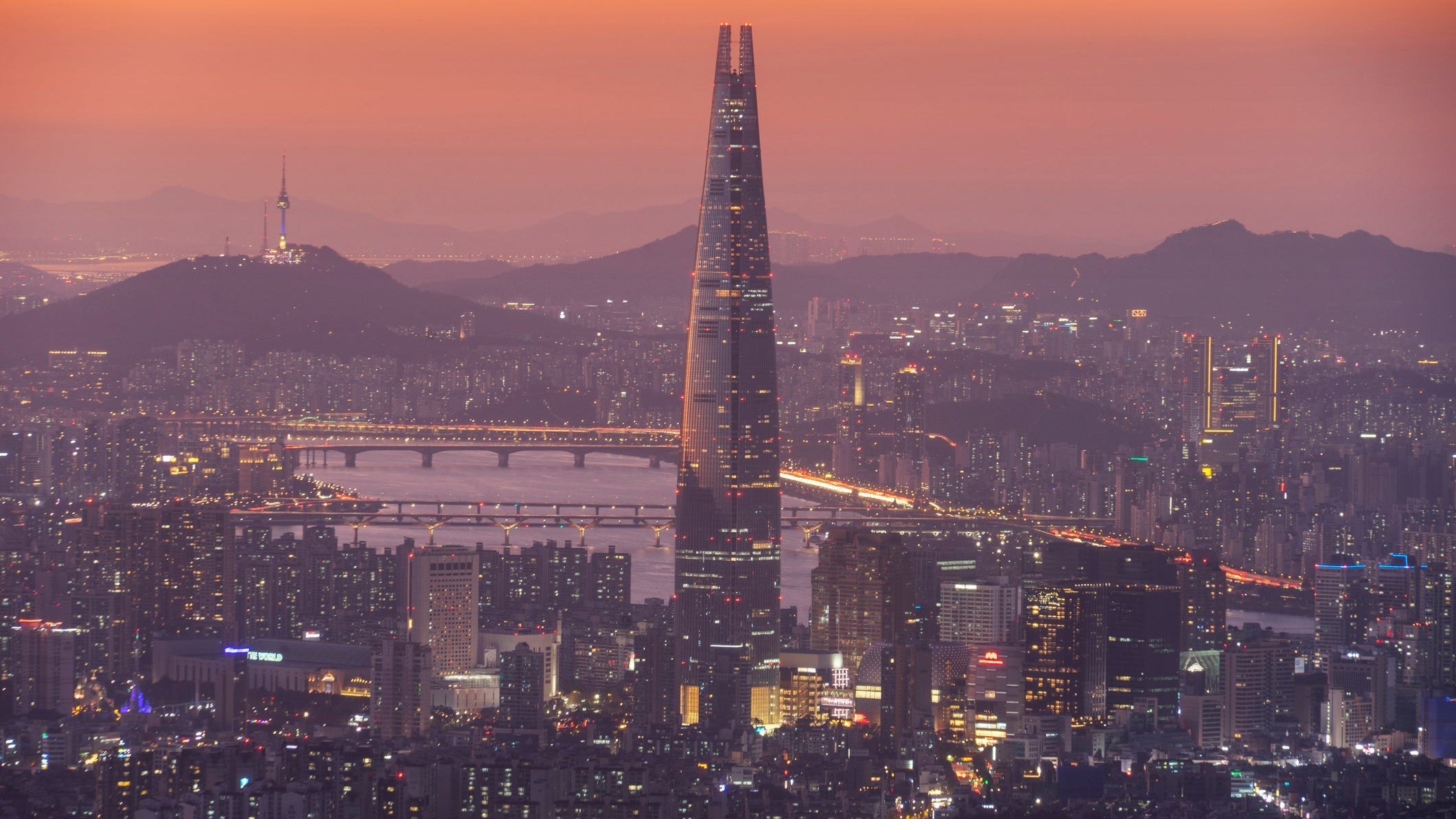 Lotte Tower Seoul Guide 2025: Seoul Sky, Sky Bridge Tour, Mall & Aquarium | BEAUTIPIN