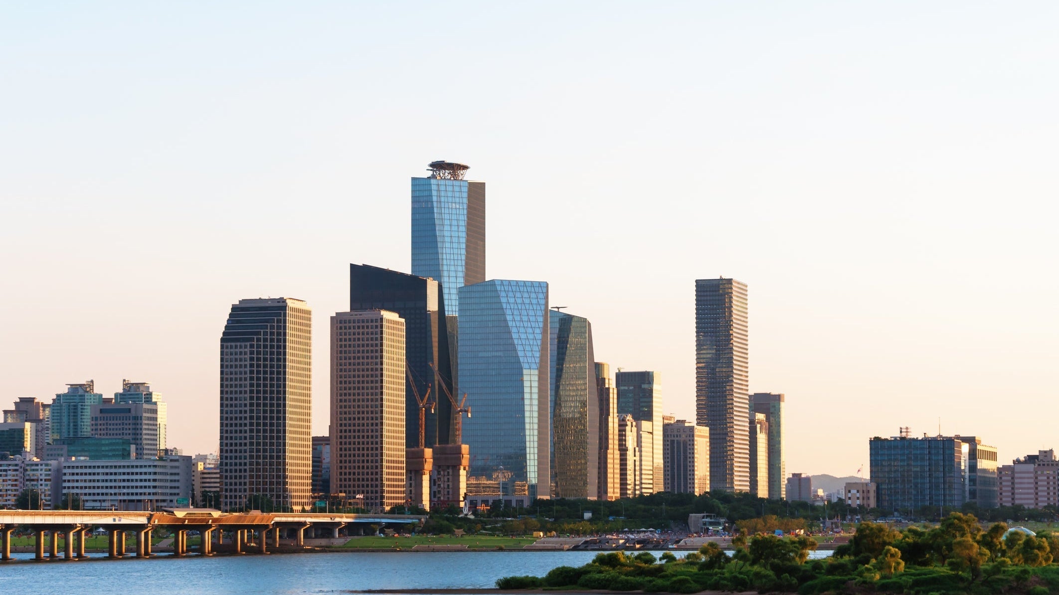 Night by the Han: Seoul’s Riverside Picnic & Music Culture