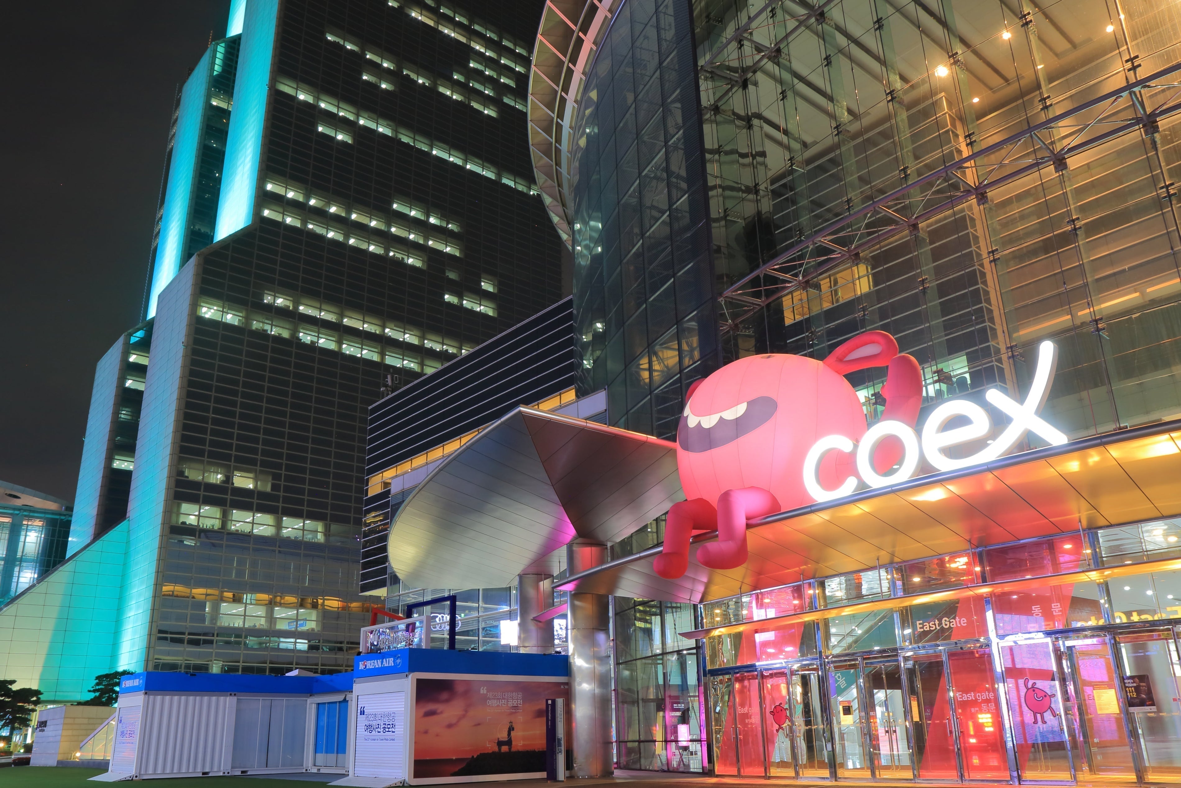 COEX Seoul Guide: Starfield Library, Aquarium, and Mall