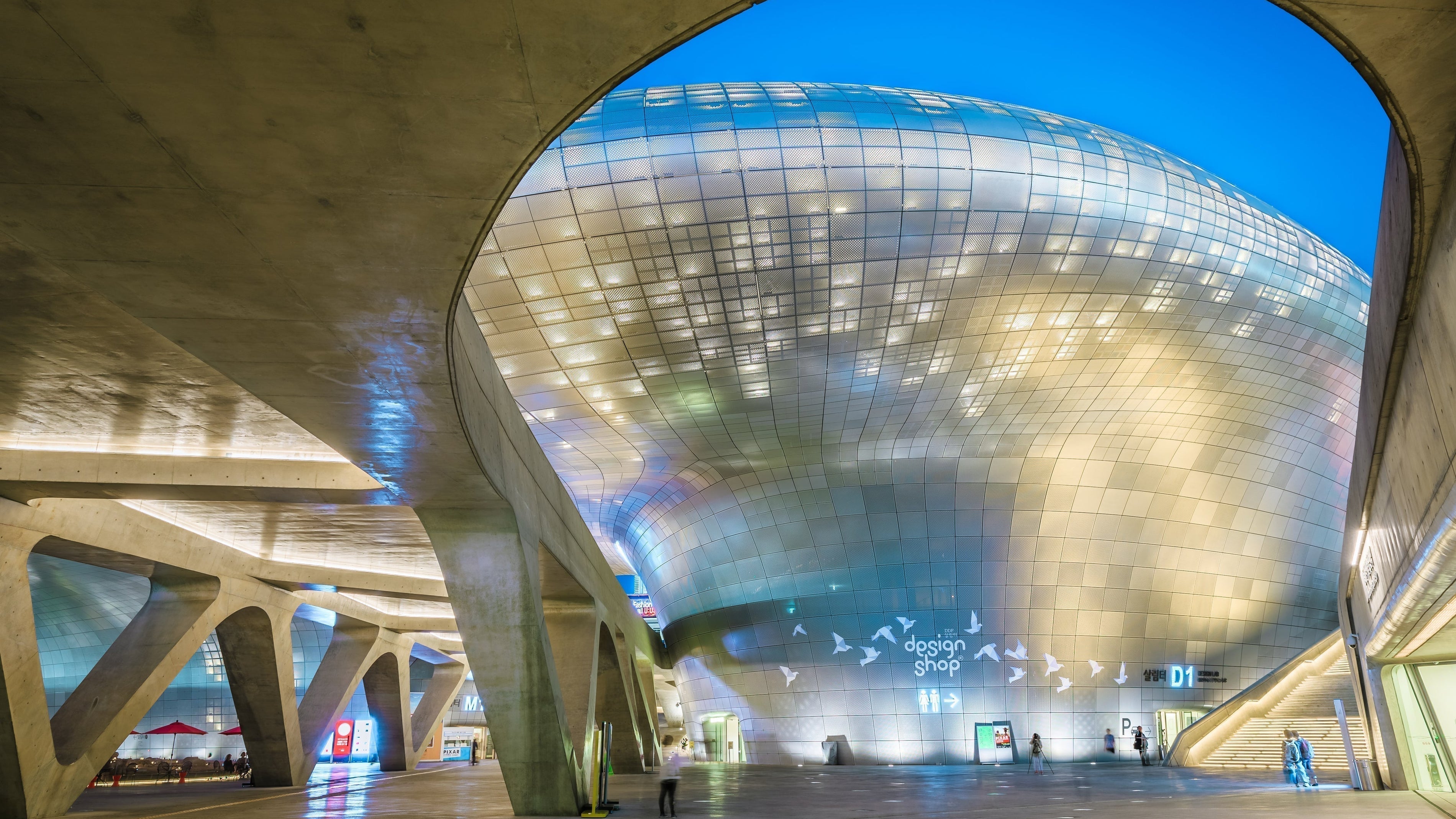 Seoul Now – Myeongdong’s Comeback & DDP’s Autumn Light Show | BEAUTIPIN