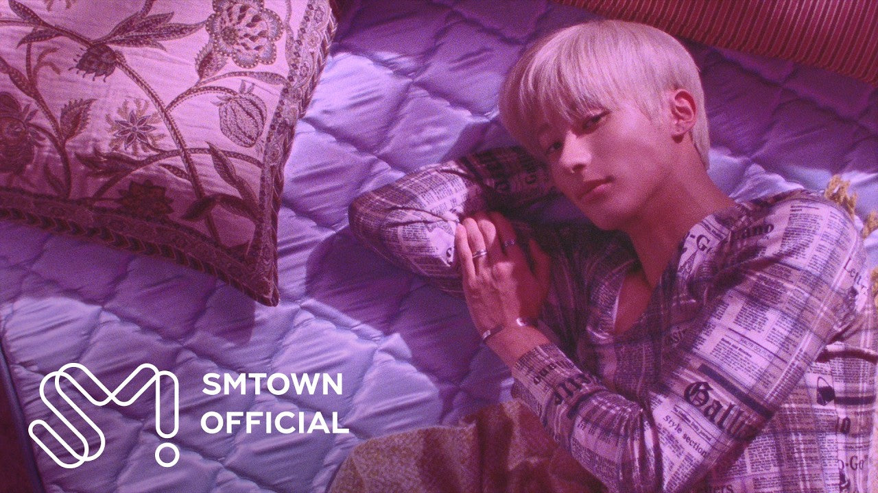 《Insomnia》MV预告中，一位RIIZE成员躺在薰衣草色的被子上（SMTOWN Official YouTube）