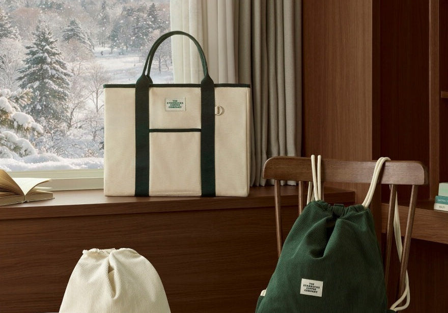 Starbucks Korea winter e-Frequency canvas tote and corduroy bags beside a snowy window (Starbucks Korea)